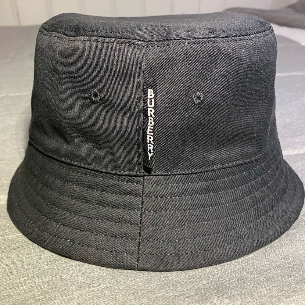 Burberry bucket hat